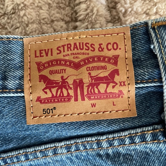 Levi’s 501 Original Fit High Rise shorts - Picture 2 of 4